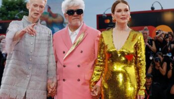 Tilda Swinton, Pedro Almodóvar und Julianne Moore. Foto: Joel C Ryan/Invision/AP/dpa