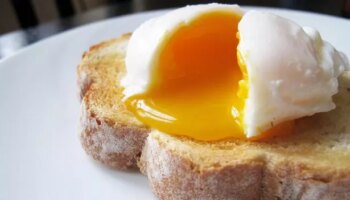 Food lover's 'actually perfect' way to poach an egg in just two minutes