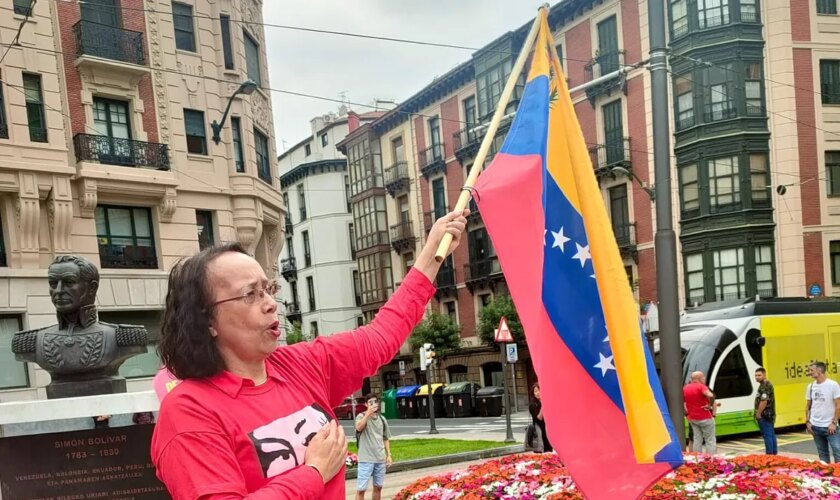 Glenn Cabello, la hermanísima del chavismo con un extraño consulado en Bilbao entre cariños de Bildu