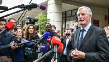 Gouvernement : sous pression, Michel Barnier tient son cap et poursuit ses consultations