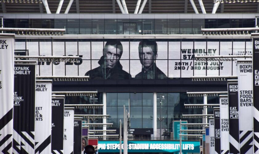 Das Wembley-Stadion in London wirbt bereits mit den Oasis-Konzerten