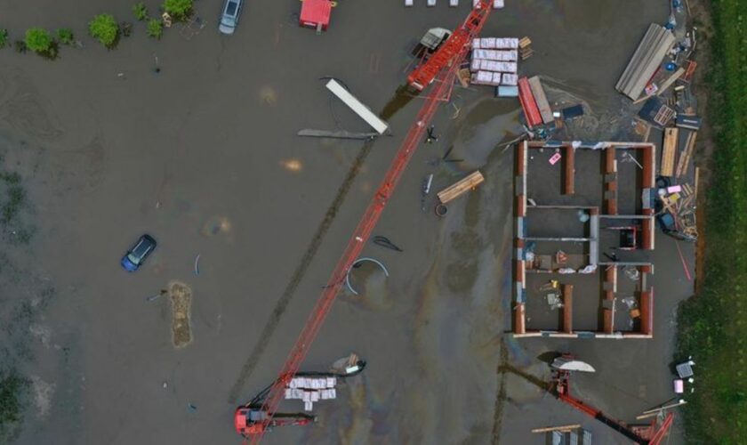 100 Tage nach dem Hochwasser in Bayern sind Tausende Anträge auf Soforthilfen eingegangen. Foto: Karl-Josef Hildenbrand/dpa