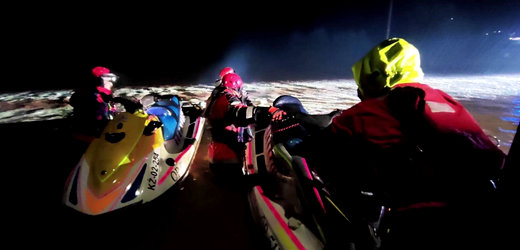 Hochwasser in Österreich, Polen, Tschechien: Rettungsaktion mit Jetski