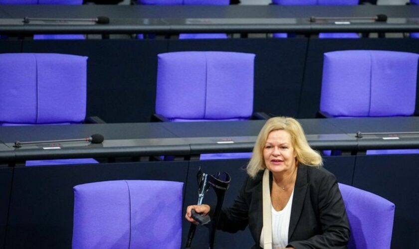 Innenministerin Nancy Faeser (SPD) sprach in einer Videokonferenz mit den Ressortchefs. Foto: Kay Nietfeld/dpa