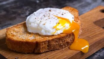 Jamie Oliver explains 'only' way to poach 'perfect egg' every time