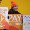 Junior doctors accept 22% pay rise to end strikes