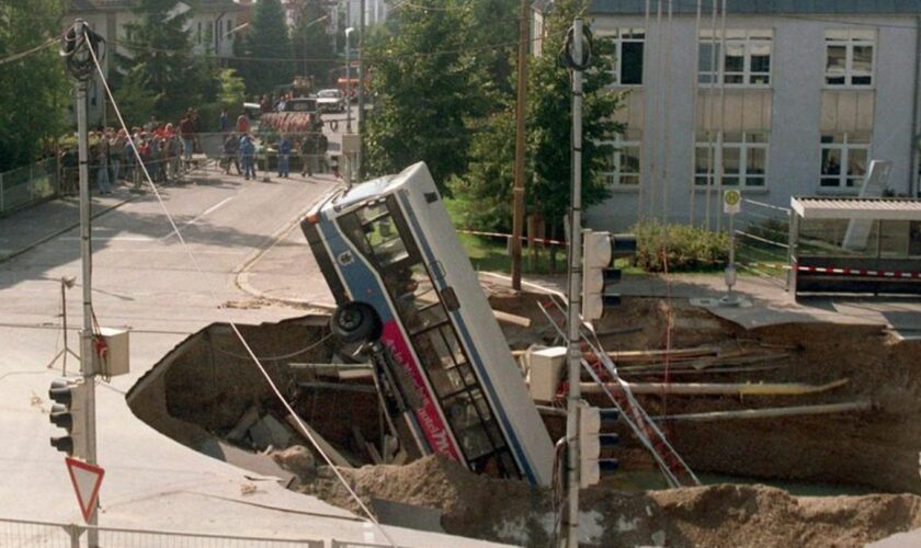 Bei dem Busunglück von Trudering im Jahr 1994 starben drei Menschen. (Archivbild) Foto: Frank Mächler/dpa