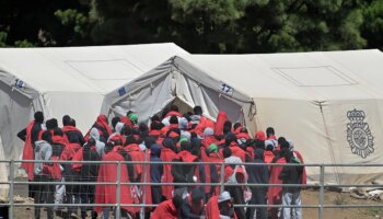 La UE pide al Gobierno que le deje cooperar para controlar la migración en Canarias: "La situación es muy preocupante"