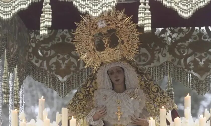 La Virgen del Amor de Pino Montano llevará el manto tisú de la Macarena en la extraordinaria