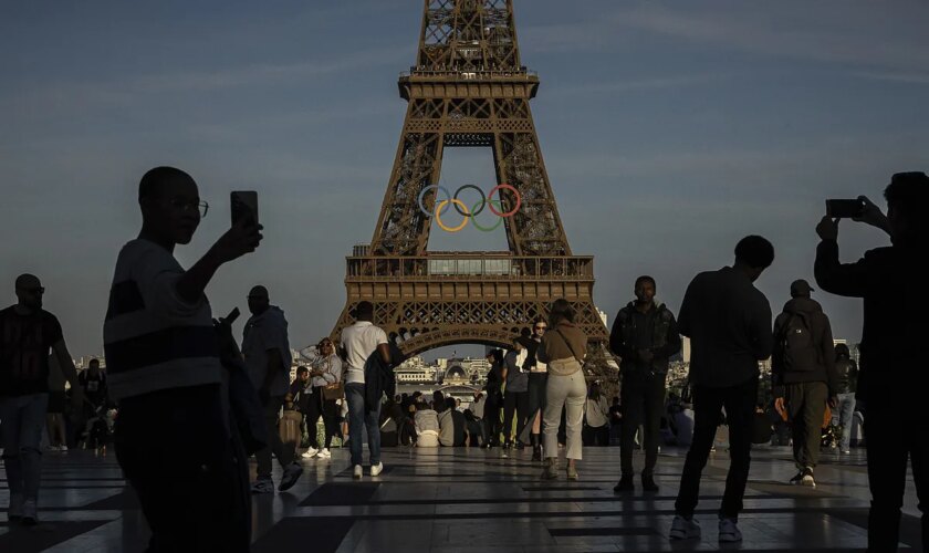 La herencia olímpica de París: el pebetero y ¿los anillos en la Torre Eiffel?