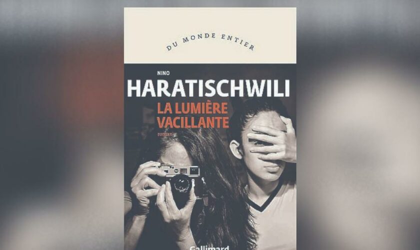 La lumière vacillante, de Nino Haratischwili: guerre et paix