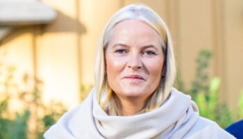 La prensa noruega arremete contra Mette-Marit tras salir de compras con su hijo, Marius Borg, en medio del escándalo