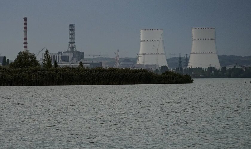 La situación de las centrales nucleares ucranianas se vuelve precaria en medio de los ataques