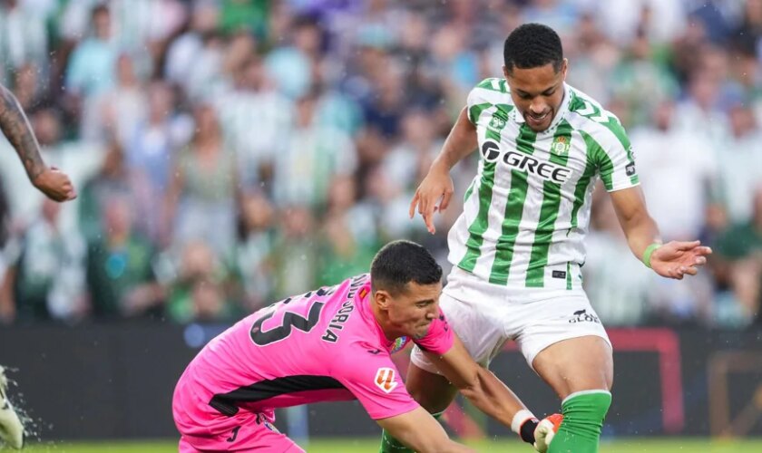 LaLiga denuncia cánticos ofensivos en el Villamarín contra Bordalás y David Soria