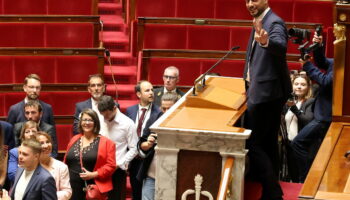 Le député LFI Sébastien Delogu demande à Yaël Braun-Pivet de lui rendre son drapeau palestinien brandi à l’Assemblée