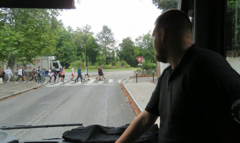 « Les collégiens sont terribles » : dans les bus de ville, des médiateurs contre le harcèlement scolaire