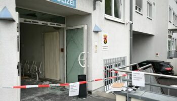 Linz: 29-Jähriger droht mit Machete in Polizeiwache – Tat islamistisch motiviert