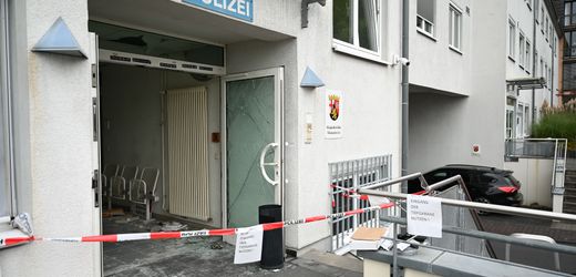 Linz: 29-Jähriger droht mit Machete in Polizeiwache – Tat islamistisch motiviert