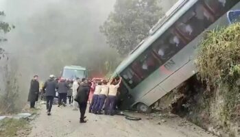 Machu Picchu: Touristen-Bus kommt von der Straße ab – und stürzt 15 Meter in die Tiefe