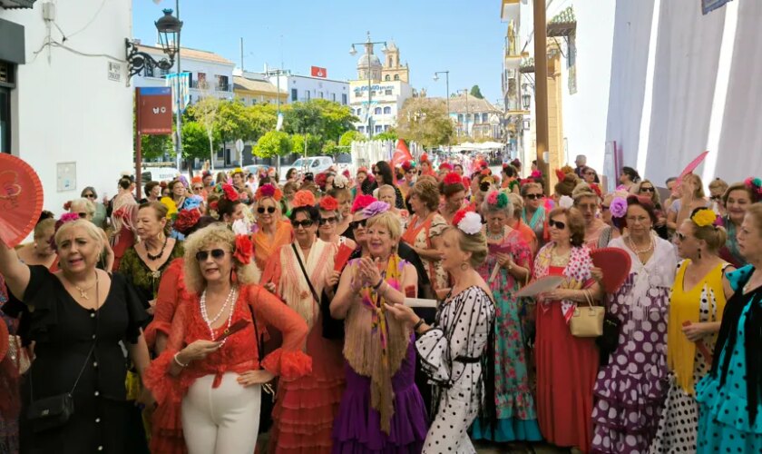 Más de 200 mujeres vestidas de flamenca  peregrinan hasta el Santuario de Consolación en Utrera