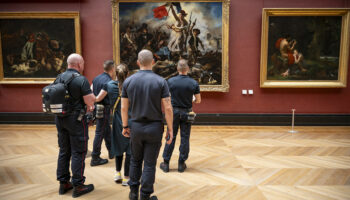 Musée du Louvre : une journée avec les pompiers d’élite qui veillent sur le public… et les œuvres