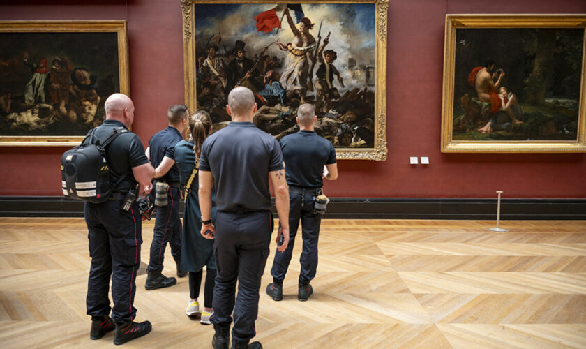 Musée du Louvre : une journée avec les pompiers d’élite qui veillent sur le public… et les œuvres