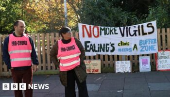 Protest 'buffer zones' around abortion clinics to come into force