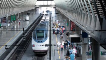 Renfe y Adif eluden responsabilidades y se pasan la pelota sobre el retraso del AVE a Sevilla