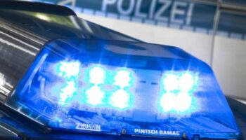 Rheinland-Pfalz: Blaulicht an einem Polizeifahrzeug