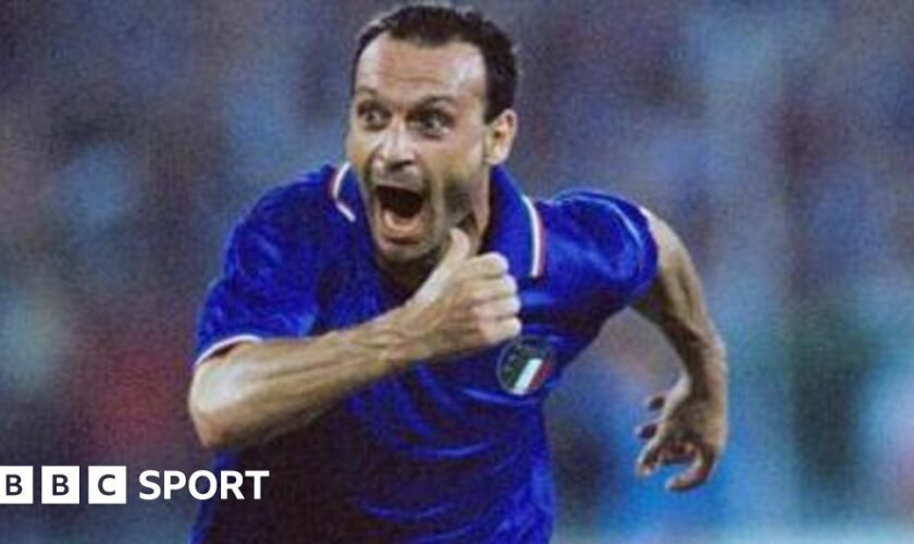 Toto Schillaci's famous Italia '90 goal celebration