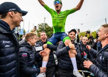 Straßenrad-WM: Tadej Pogačar holt den Titel nach 51 Kilometern Alleinfahrt