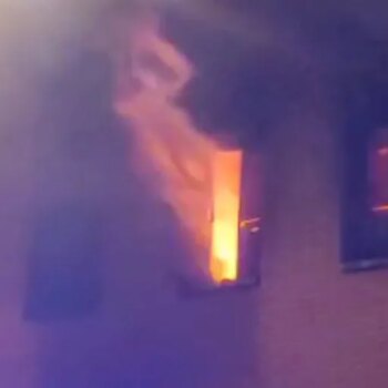 Susto en las Moreras por un aparatoso incendio en una vivienda