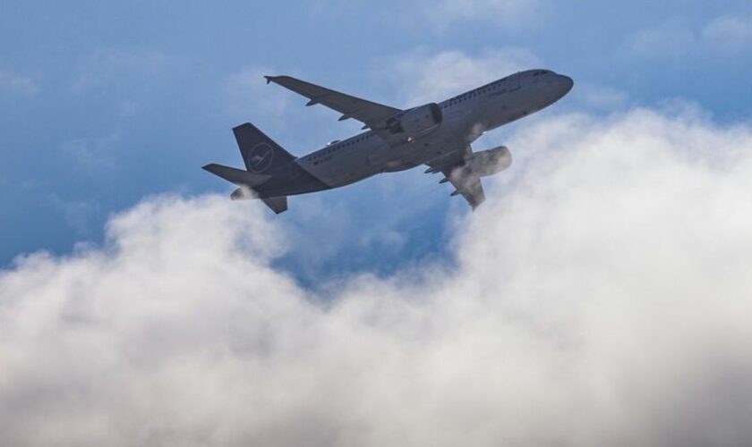 Im Tarifstreit mit den Lufthansa-Töchtern ASL und ASD in Leipzig und Dresden hat die Gewerkschaft Verdi für Mittwoch zu ganztägi