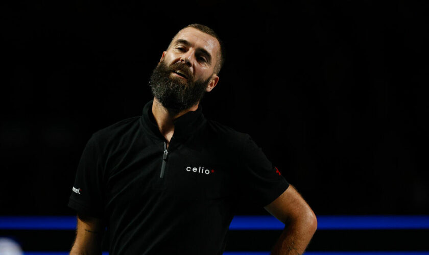 Tennis : balayé en 37 minutes, Benoît Paire envoie des baisers au public qui le siffle à Rennes