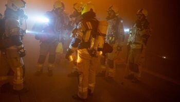 Die Feuerwehr übt viele Stunden lang in dem Tunnel. Foto: Fabian Sommer/dpa