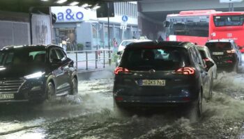 Überschwemmungen und Verletzte: "Haben gedacht, wir fliegen weg": Unwetter sorgt für Chaos in Norddeutschland