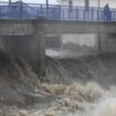 Der Fluss in der tschechischen Gemeinde Bìlá ist zu einem reißenden Strom angeschwollen. Foto: Peøina Ludìk/CTK/dpa