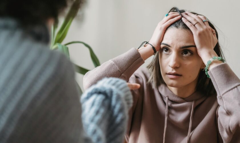 Vous êtes torturé par les regrets? Voici un moyen de faire la paix avec le passé