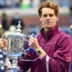 Jannik Sinner with the US Open trophy