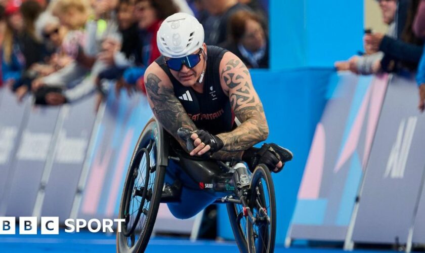 David Weir crosses the finish line in Paris