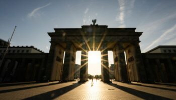 Das spätsommerliche Wetter bleibt in Berlin und Brandenburg: Es bleibt sonnig und trocken. (Archivbild) Foto: Christophe Gateau/