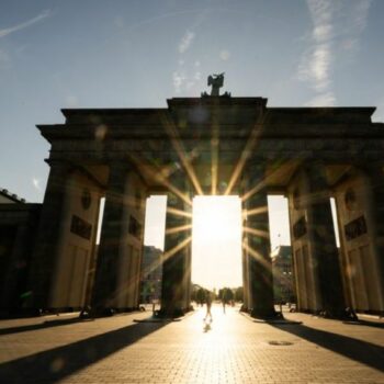 Das spätsommerliche Wetter bleibt in Berlin und Brandenburg: Es bleibt sonnig und trocken. (Archivbild) Foto: Christophe Gateau/