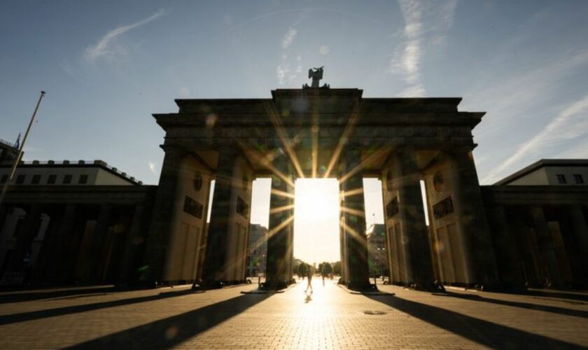 Das spätsommerliche Wetter bleibt in Berlin und Brandenburg: Es bleibt sonnig und trocken. (Archivbild) Foto: Christophe Gateau/