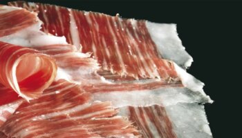 ¿Es bueno comerse la parte blanca del jamón serrano? Un experto gastronómico dicta sentencia