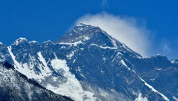 Le mont Everest, le plus haut sommet du monde, continue de grandir en raison d’une rivière