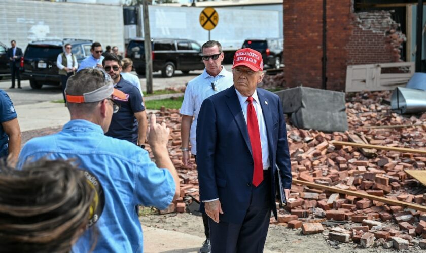 L'ancien président républicain et candidat à la présidentielle de novembre Donald Trump à Valdosta, ville dévastée par l'ouragan Hélène, dans l'Etat américain de Géorgie, le 30 septembre 2024