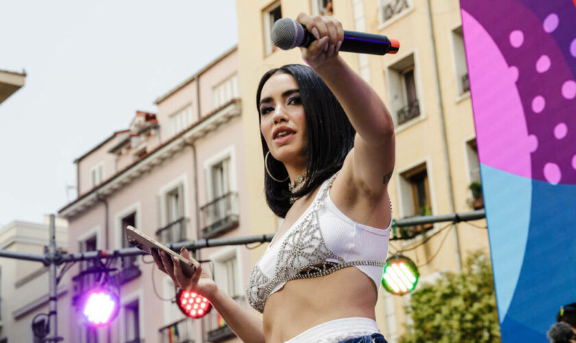 En Argentine, la pop star Lali déclare la guerre au président Milei dans son clip phénomène «Fanático»