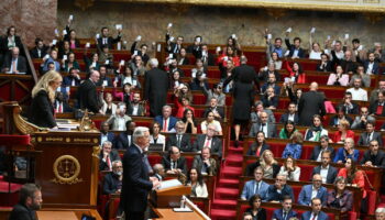 Hommage à Philippine, mais pas à d'autres Français tués, nouvelle polémique à l'Assemblée