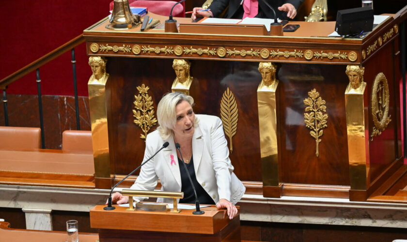 « Respect » et « lignes rouges » : les premiers échanges entre Barnier et Le Pen à l’Assemblée