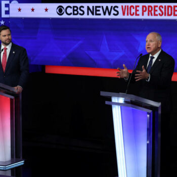 Tim Walz et J.D. Vance offrent aux Américains un "débat des vice-présidents" courtois